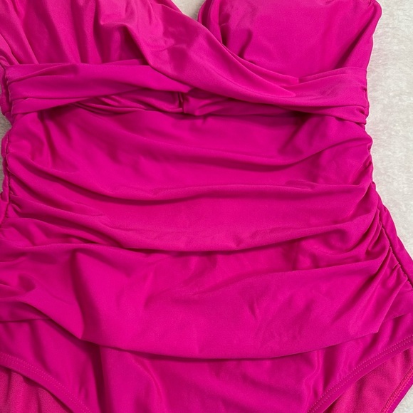 Essentials by CATALINA  Pink One Piece Swimsuit with Ruched Bodice Size M (8-10) - Picture 4 of 9